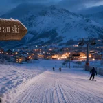 Ski en decembre : piste enneigée et village, télésiège
