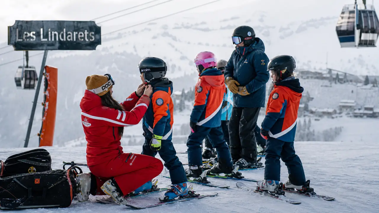 Cours de ski montriond les lindarets : monitrice aux Lindarets, petit groupe sur la neige