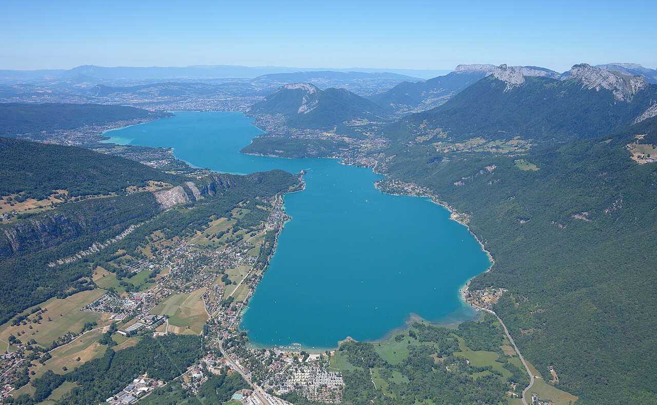 Aerial image of Lake Annecy (view from the south)