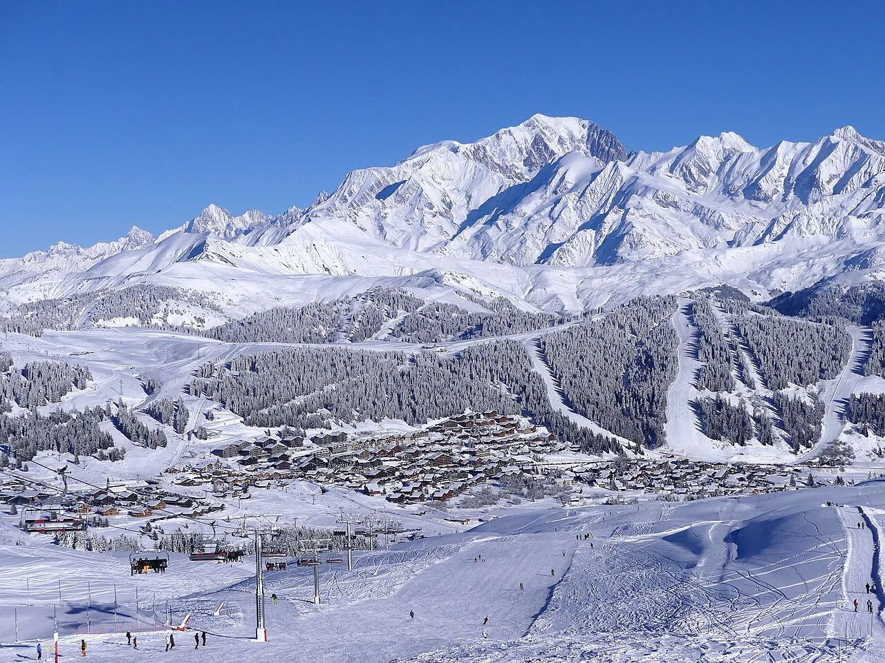Les Saisies et le mont Blanc en hiver.