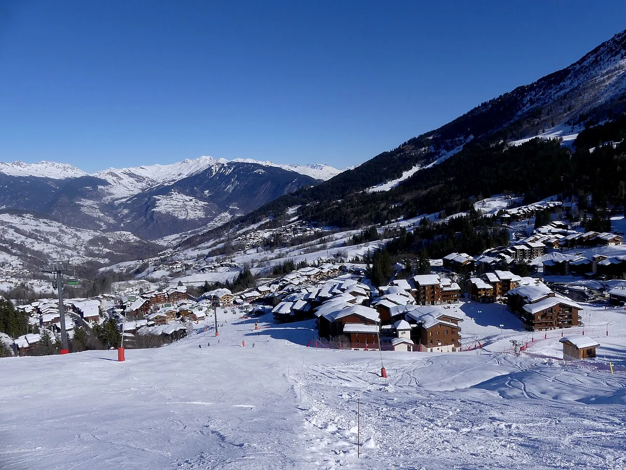 Valmorel enneigée depuis les pistes.